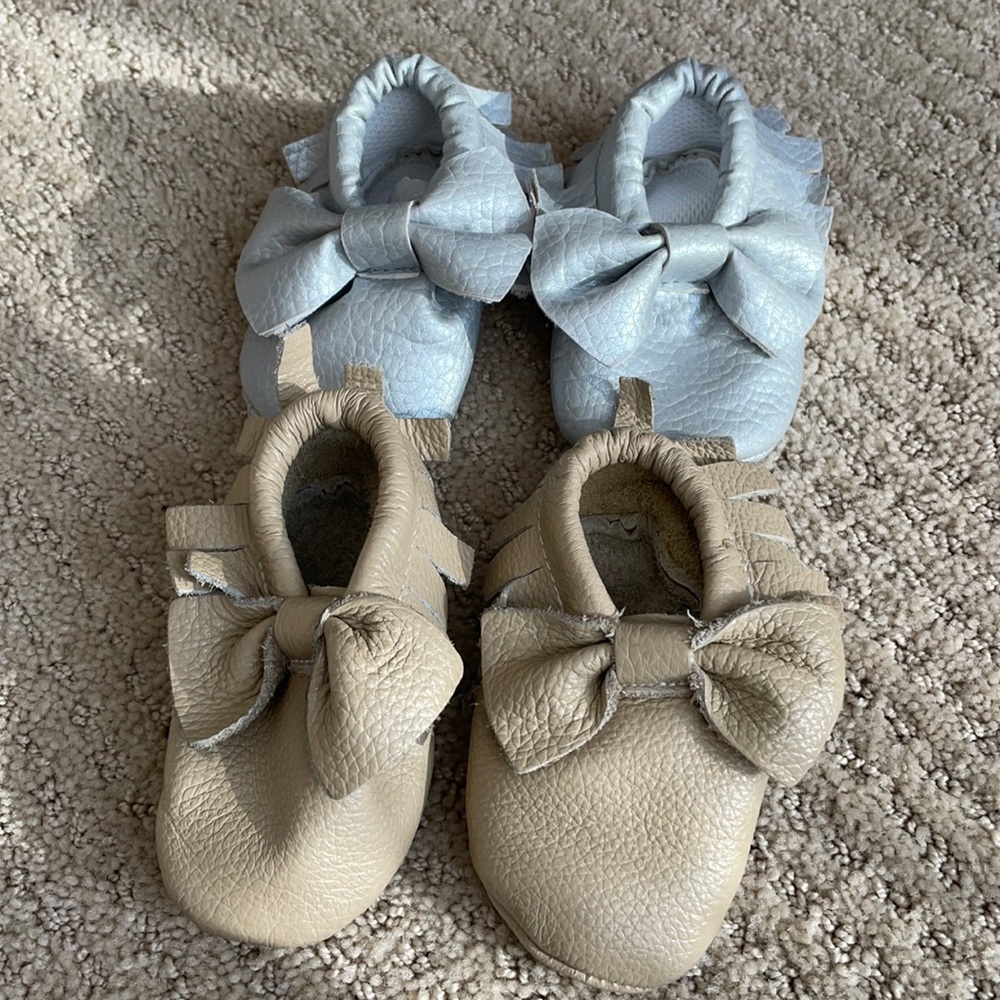 Baby moccasins set of 2 - silver and tan